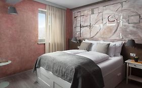 Mirakul Residence In A Cute Historic Town